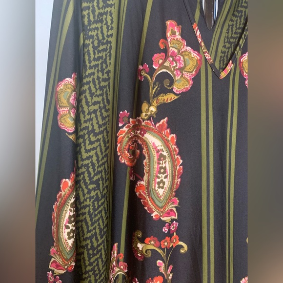 AVENUE Women’s Tunic - Floral long sleeve, Size: 26/28 - Picture 4 of 10